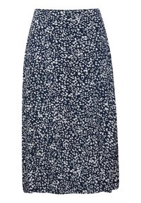Tmavě modrá sukně do kolen s bílým nepravidelným potiskem leopardího vzoru a mírně áčkovým tvarem.