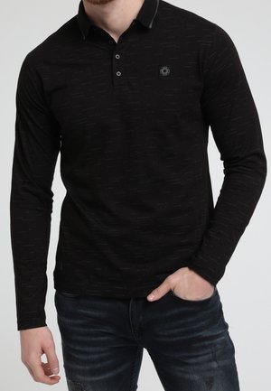 Polo noir à manches longues avec un motif subtil, patte de boutonnage à trois boutons et un petit logo en accent. Tissu doux et coupe classique.