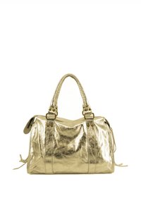 Sac à main en métal doré avec une texture lisse, des poignées doubles et des accents de boucle décoratifs sur les côtés. Il dispose d'une fermeture zippée en haut.