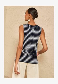 Ausgewählt, navy and white stripe