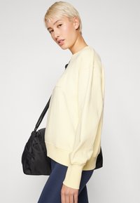 Thumbnail Image 4