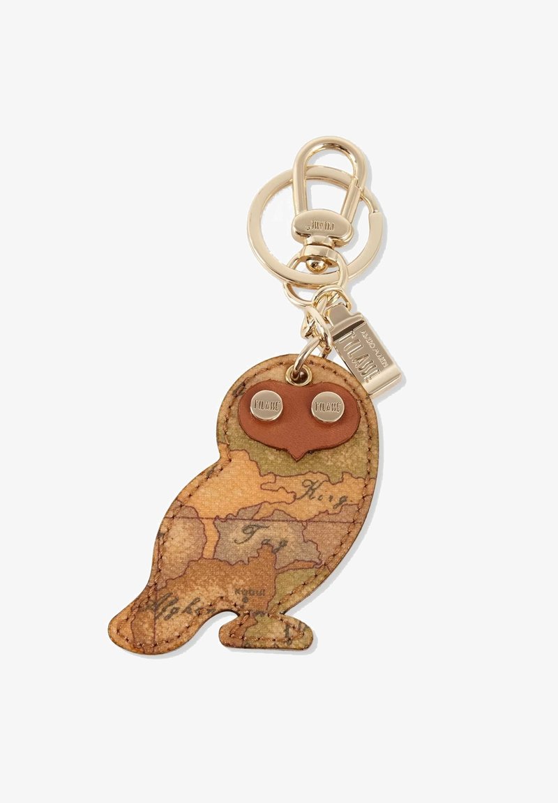 Portachiavi a forma di gufo realizzato in pelle testurizzata con stampa mappa del mondo, hardware in metallo dorato e accenti in pelle marrone per gli occhi.