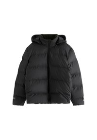 Doudoune noire avec capuche, présentant un design matelassé et une fermeture éclair intégrale. Le tissu est lisse avec une finition mate.