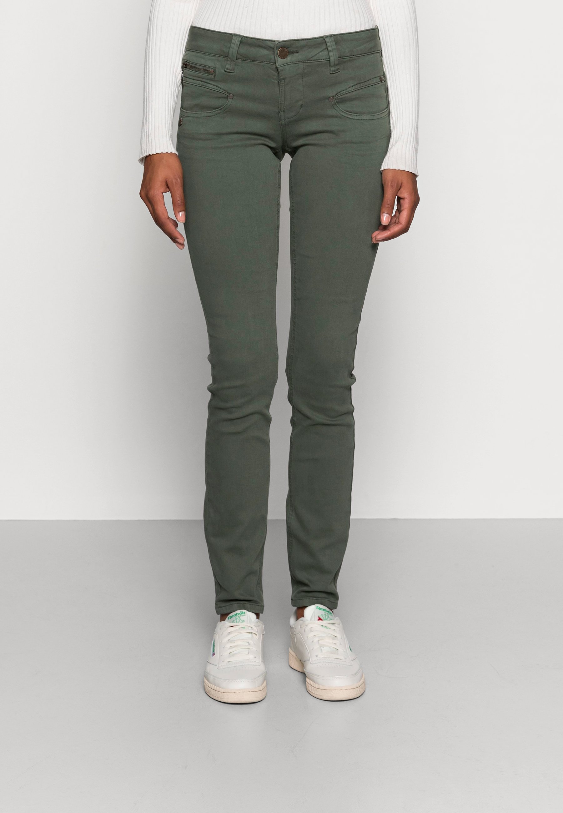 Freeman T. Porter ALEXA SLIM NEW MAGIC COLOR - Jeans slim fit - thyme/verde  - Zalando.it