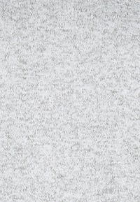 Tecido de malha cinza claro com um padrão texturizado subtil, apresentando uma sensação suave e durável, adequado para roupa ou estofos.