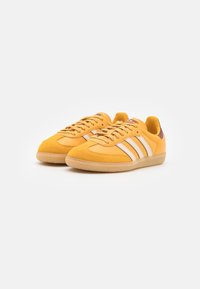 adidas Originals SAMBA OG UNISEX - Joggesko - preloved yellow/crystal sand/shadow red
