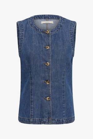 Mouwloze blauwe denimvest met ronde hals, vijf knopen aan de voorkant en verticale naden.