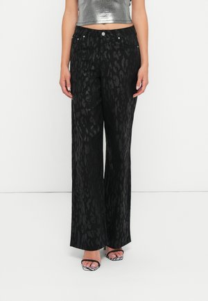 JXSARAH TOKYO COATED PANT - Túlméretezett farmernadrág - black