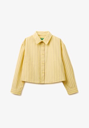 Gelbes Langarm-Hemd mit dünnen vertikalen lila Streifen und spitzem Kragen, auf weißem Hintergrund dargestellt.