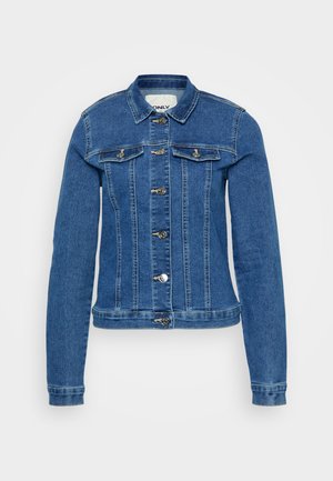 Spijkerjack in medium blauw met een knoopsluiting aan de voorkant, twee borstzakken en een getailleerd ontwerp met gestikte details langs de naden.