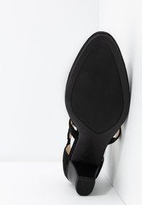 Caprice Pumps - black