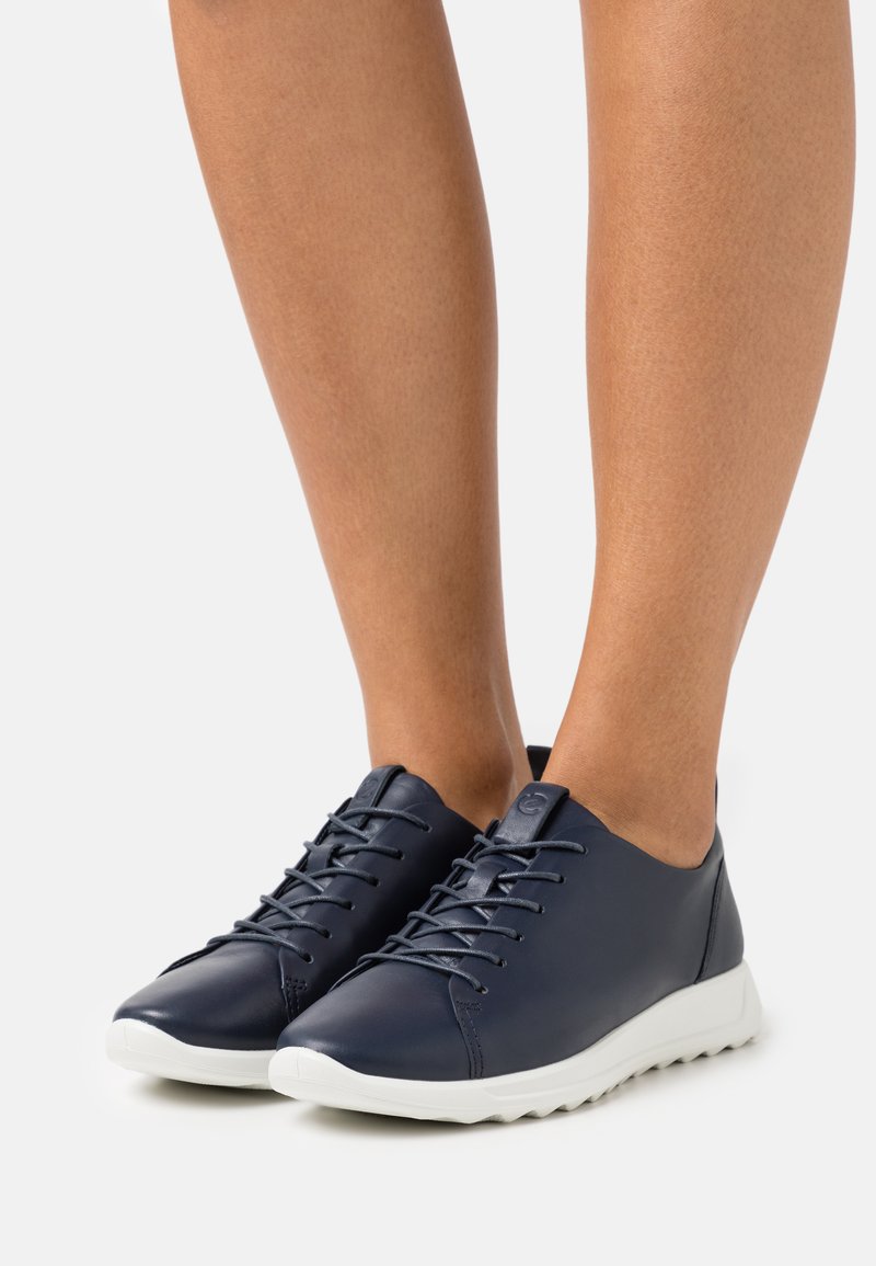 ecco flexure runner w