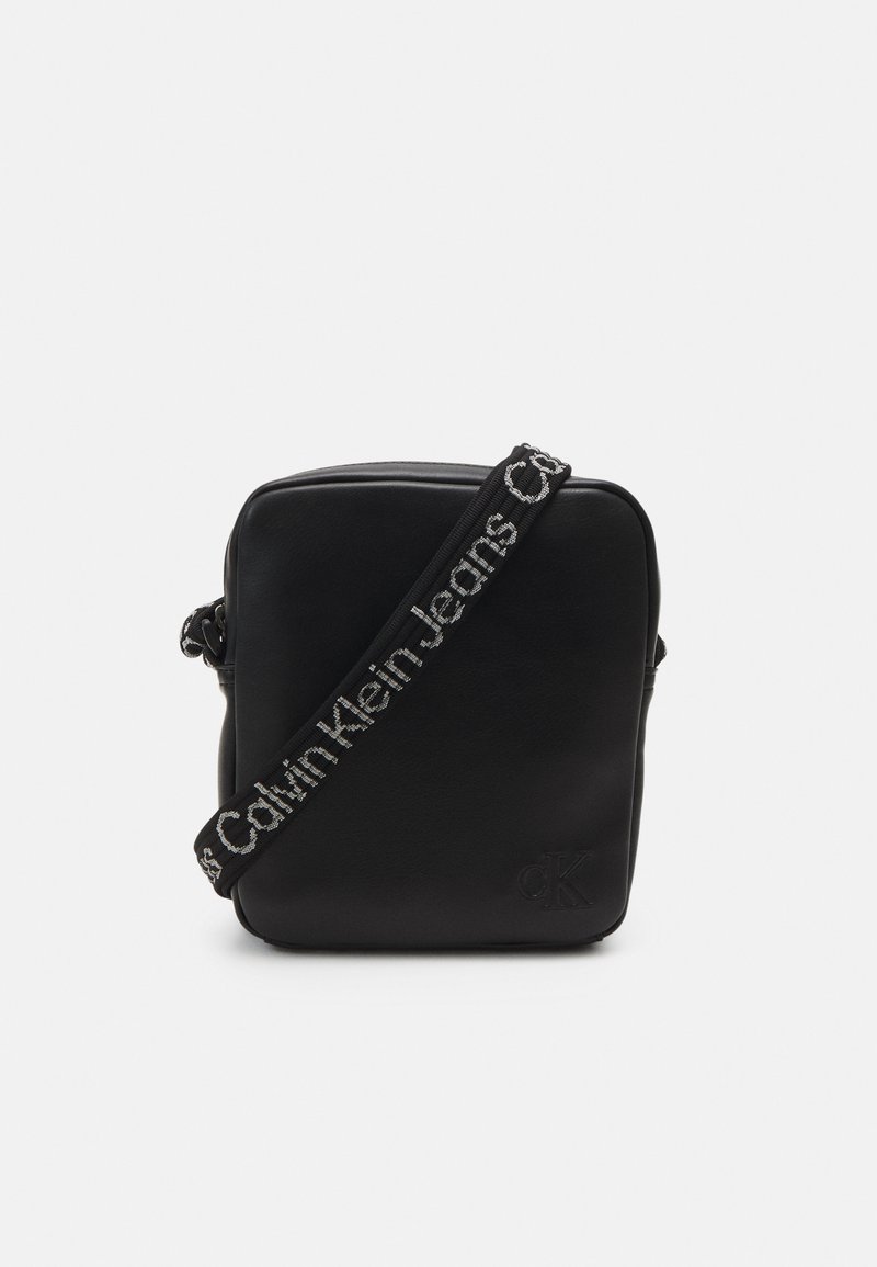 Calvin Klein Jeans - ULTRALIGHT REPORTER18 UNISEX - Borsa a tracolla - black, Ingrandire