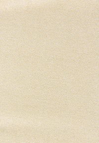 Primer plano de tela de punto beige con un patrón texturizado consistente y tejido de hilo fino.