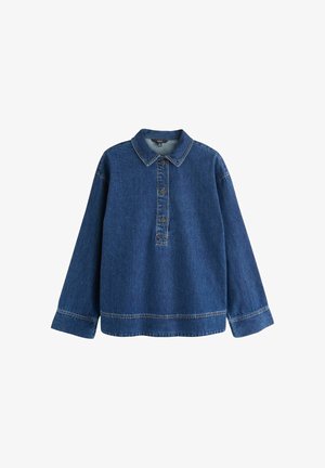 Chemise en denim à manches longues avec col et trois boutons à l'avant, coutures visibles sur les poignets et l'ourlet, couleur bleu foncé sur fond blanc.