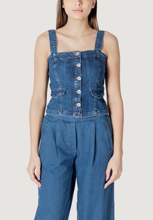 Top in denim con bretelle regolabili, bottoni frontali, due tasche laterali e vita aderente; completato in un lavaggio blu medio.