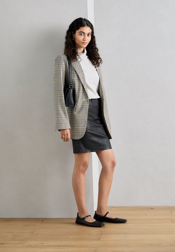 ANNA - Leather skirt4