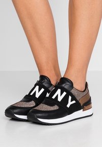 DKNY Scarpe senza lacci - black