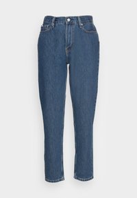Jeans blu a vita alta, dritti, con chiusura frontale a bottone e zip, tasche anteriori e posteriori, e passanti per cintura su sfondo bianco.
