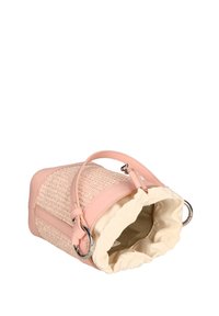 Borsa a secchiello in pelle rosa e paglia intrecciata, con un morbido interno in stoffa, dotata di chiusura a cordoncino e dettagli in metallo argentato.
