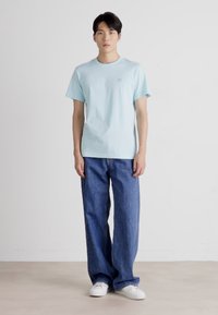 Calvin Klein Jeans EMBRO BADGE - Základné tričko - blue tint