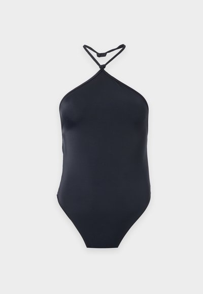 Maillot de bain une pièce noir avec bretelle halter croisée à l'avant et fermeture par agrafe à l'arrière, affiché sur fond uni.