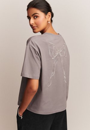 - T-shirt z nadrukiem