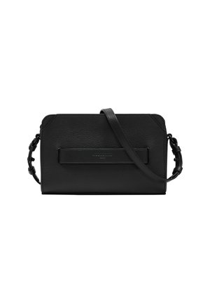 Schwarze Lederhandtasche mit strukturiertem Design, ausgestattet mit einem flachen Trageriemen und einer strukturierten Oberfläche. Inklusive verstellbarem Schulterriemen.