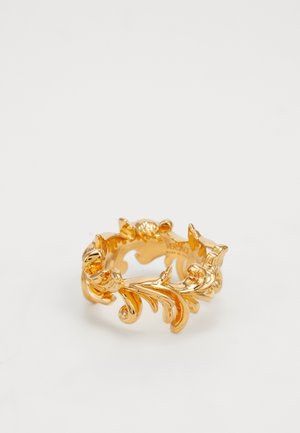 Anel de ouro com um intrincado design de folhas e vinhas. A banda é ornamentada com acentos enrolados e um acabamento polido.