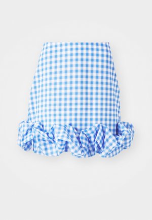 Saia de gingham azul e branca com bainha em babados. Apresenta uma silhueta ajustada e uma textura de tecido suave. O padrão consiste em pequenos quadrados xadrez.