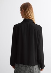 Marc O'Polo REGULAR AUS FLIESSENDEM  - Button-down blouse - black