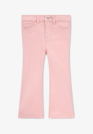 Pantalon rose pour enfants avec fermeture par bouton et fermeture éclair, passants de ceinture, poches avant et jambes légèrement évasées sur fond blanc.