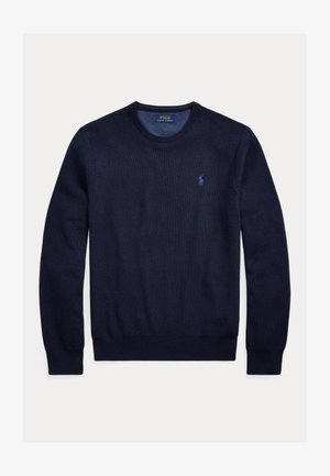 Suéter de cuello redondo azul marino hecho de tejido de punto texturizado. Presenta un pequeño logotipo azul en el pecho. Ajuste estándar con puños acanalados.