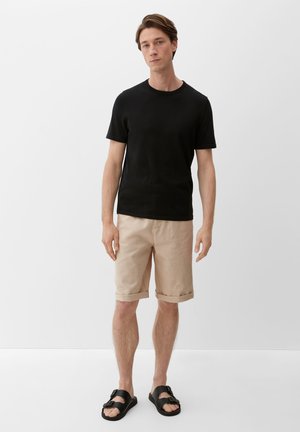 BERMUDA - Shorts - sandstein
