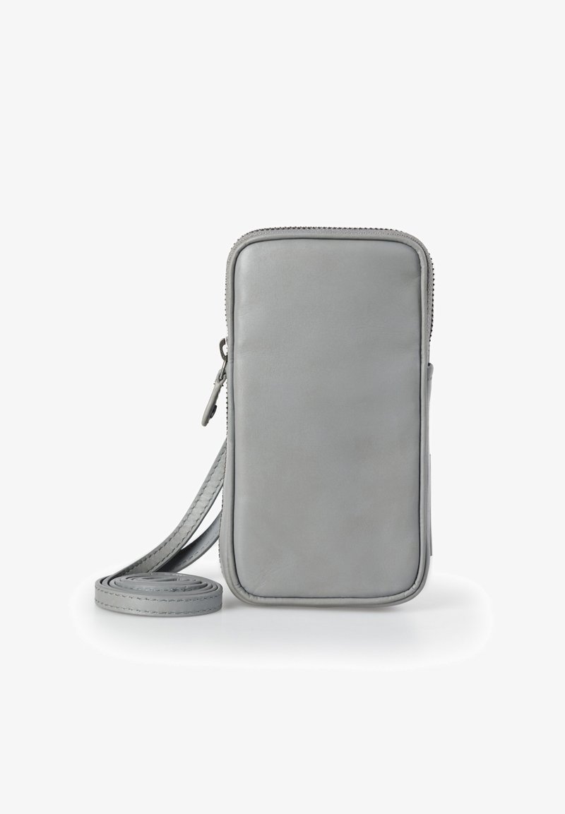 Graue Leder-Crossbody-Tasche mit rechteckiger Form, Reißverschluss und einem langen, flachen Gürtel. Glatte Textur mit minimalen Designdetails.