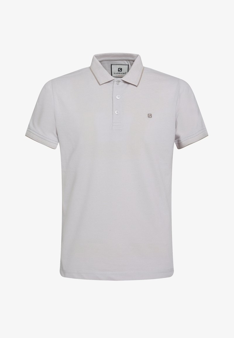 Polo shirt gris clair en coton, avec un col classique, une patte de boutonnage à trois boutons et un petit logo sur la poitrine gauche. Manches courtes.