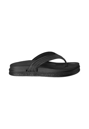 Sandalia tipo flip-flop negra con tiras tejidas texturizadas y suela gruesa acolchada, mostrada de perfil lateral sobre fondo blanco.