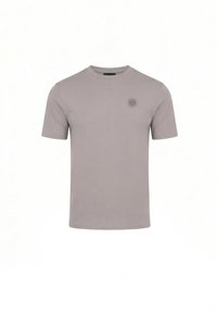 Ανοιχτό γκρι κοντομάνικο T-shirt με στρογγυλή λαιμόκοψη, μικρό κυκλικό λογότυπο στο αριστερό στήθος, απλός σχεδιασμός, επίπεδη μπροστινή όψη σε λευκό φόντο.