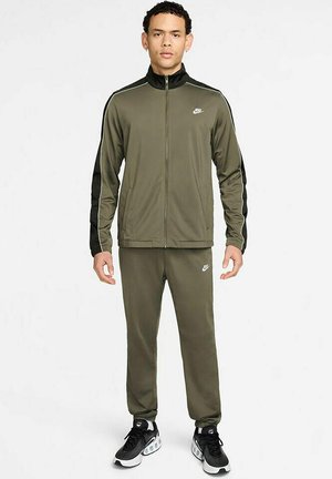 SET - Chándal - medium olive sequoia sail white