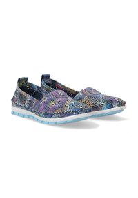 Instapschoenen met een levendig, kleurrijk patroon, ademend materiaal, een blauwe zool en textuuraccenten op het bovenste gedeelte.