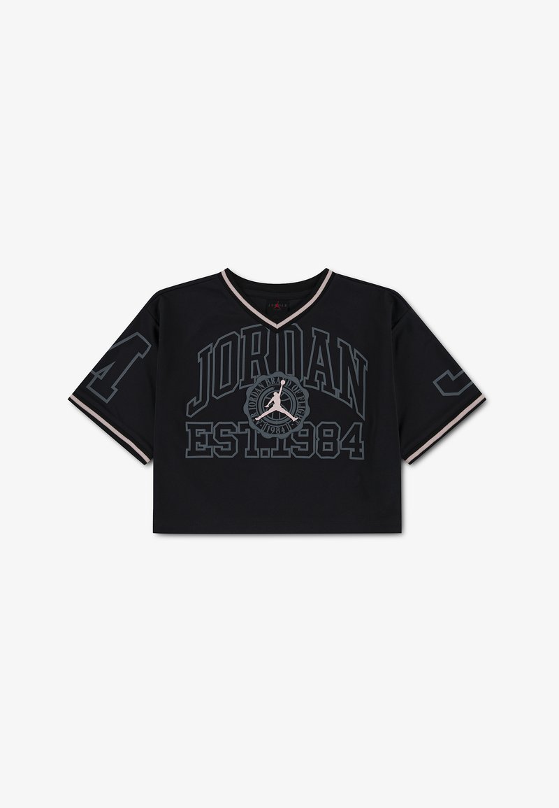 Μαύρο κοντό αθλητικό τοπ με κείμενο "JORDAN EST. 1984" και λογότυπο Jumpman σε γκρι, λαιμόκοψη V και κοντά μανίκια με ροζ ανοιχτό περιθώριο.