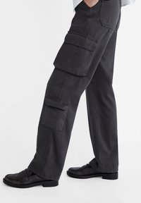Stradivarius ADJUSTABLE WAIST - Hlačami s stranskimi žepi - dark grey