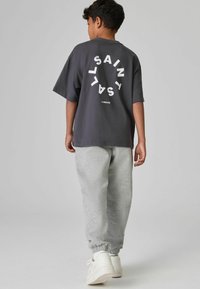 smALLSAINTS REGULAR FIT - TIERRA CUFFED LOGO JOGGERS - Træningsbukser - grey
