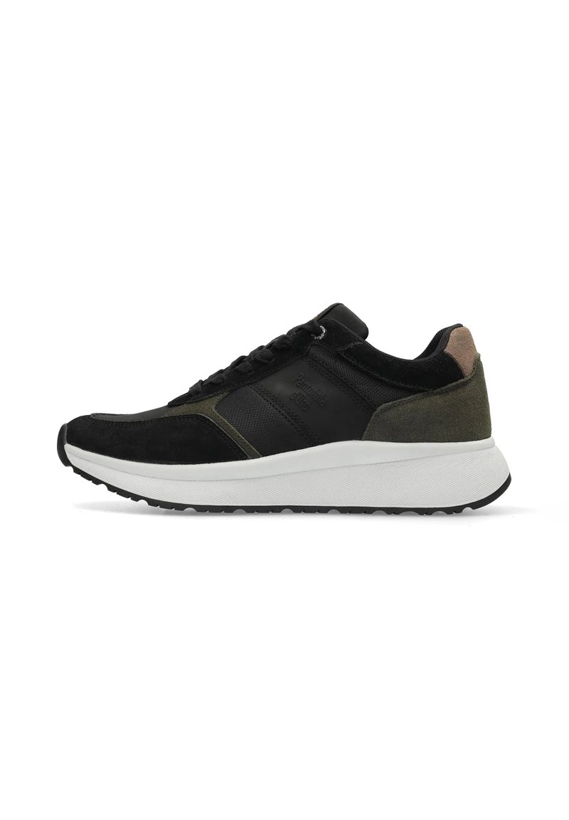 Czarne sneakersy z zamszu i siateczki z oliwkowymi akcentami i białą podeszwą. Posiadają wyściełany obcas i sznurowanie. Teksturowana powierzchnia.