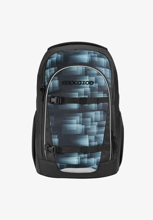 Sac à dos de forme rectangulaire avec un motif géométrique bleu et noir, fabriqué à partir d'un matériau durable, avec des bretelles réglables et des fermetures éclair.