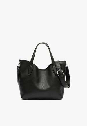 Zwarte leren handtas met textuur, voorzien van twee bovenhandvatten en een verstelbare schouderriem met zilveren gesp.