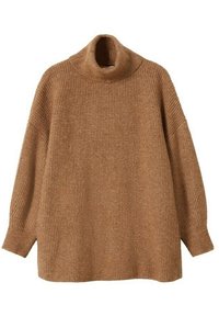 Pull à col roulé en maille côtelée marron, manches longues et coupe décontractée.