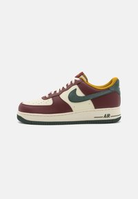 AIR FORCE 1 ’07 LV8 - Sneakers - coconut milk/vintage green/dark team red/bronzine