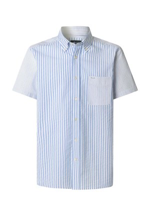 Camisa de manga corta con botones, con rayas verticales en azul y blanco, cuello abotonado y un bolsillo frontal en el pecho.