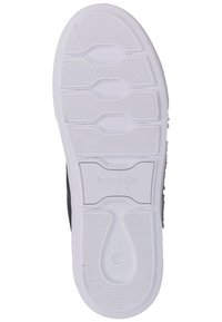 Bílá gumová podrážka boty s texturovaným vzorem pro grip, název značky "Pantiola d'Oro" a velikost číslo 37 viditelná na oblasti paty.